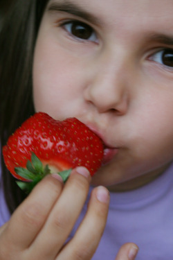 children eating